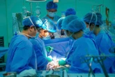 Trái tim người đàn ông tiếp tục đập trong lồng ngực bé gái 13 tuổi