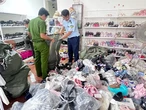 2 chủ shop bị khởi tố vì bán giày dép giả Adidas, Hermes, Nike, Gucci, Crocs