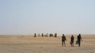 Xe tải chết máy giữa Sahara, 49 người chết khát, 2 người sống sót kỳ diệu