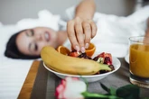 Không muốn mất ngủ, nên tránh ăn gì?