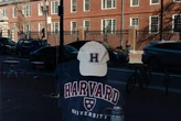 Ông Trump 'đánh' vào Harvard, kinh tế Mỹ bị vạ lây?