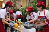 Đau đầu 'cuộc chiến' ngày hè: Cha mẹ sợ con quên bài, con chỉ muốn đi chơi