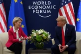 Sau một cuộc gọi, ông Trump tạm hoãn áp thuế 50% với EU tới ngày 9-7