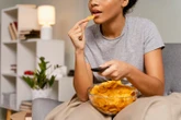 Làm cách nào để ăn vặt mà vẫn giảm cân được?