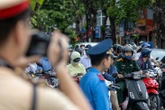 Cảnh sát giao thông Hà Nội tăng cường máy quay ghi hình vi phạm tại các nút giao trọng điểm