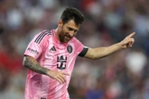 Ronaldo khen Messi 'hay hơn phần còn lại của làng bóng đá'