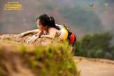 'Hoa khôi chạy bộ' phải bò trong giải chạy leo ruộng bậc thang Mù Cang Chải