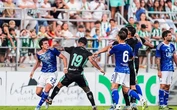 Đánh nhau trên sân, cầu thủ của Real Betis FC đấm nhầm đồng đội