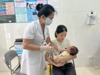 Trẻ 2-5 tháng tuổi cả nước được uống vắc xin đắt tiền phòng bệnh do vi rút rota miễn phí