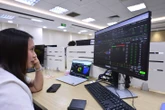 Áp lực bán chứng khoán tăng cao, VN-Index bớt 'hưng phấn'