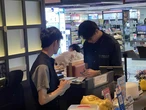 Phục vụ có nhiệt tình hay không phụ thuộc vào tiền tip của khách?