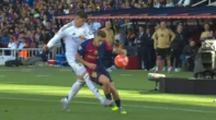 Barcelona đòi giải thích sau phát ngôn 'tạ ơn Chúa' của VAR ở El Clasico