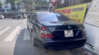 Xe Mercedes đỗ sai trên phố Hà Nội, người dân 'mách' Cục trưởng Cảnh sát giao thông