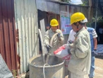 Sawaco hỗ trợ người dân TP.HCM trám giếng khoan tại xã 10 năm sụt lún 44cm