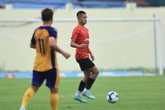 HLV Kim Sang Sik 'nhắm' cầu thủ Việt kiều Trần Thành Trung