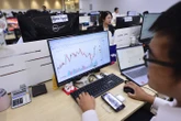 VN-Index được dự báo lên 1.610 điểm, cảnh báo tình trạng 'căng' margin ở nhiều mã