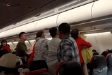 Nam hành khách bị hai phụ nữ đánh vì đề nghị im lặng trên máy bay
