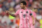 Messi cho Ronaldo 'hít khói' trong các trận chung kết