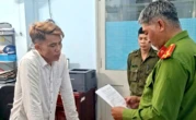 Bắt người dọa chém, khống chế thẩm phán và thư ký tòa đi thẩm định tài sản