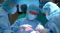 Bóc trọn khối u não to như trái cam, bệnh nhân hồi phục 2 giờ sau mổ