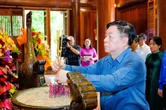 Trưởng Ban Tuyên giáo và Dân vận Trung ương dâng hương tưởng niệm Chủ tịch Hồ Chí Minh, các liệt sĩ
