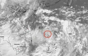 Áp thấp nhiệt đới có thể hình thành 24 giờ tới, 21 tỉnh ven biển cần thông báo ngay cho tàu thuyền
