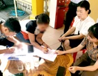 Kiểm tra hàng bún vỉa hè rửa tô qua loa bằng nước lã