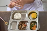 Chương trình bữa ăn miễn phí tại Indonesia: Hơn 360 người ngộ độc sau bữa trưa