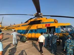 Máy bay của Bộ Quốc phòng đưa hàng cứu trợ tới điểm cô lập tỉnh Điện Biên