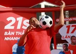 Huyền thoại Arsenal đến Việt Nam, dự đoán đội nhà sẽ có cúp mùa tới