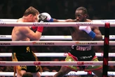 Terence Crawford thắng áp đảo Canelo ở trận 'siêu quyền anh' hạng siêu trung