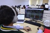 Một pha ngoạn mục, VN-Index tăng vọt cuối phiên sau khi mất 36 điểm