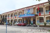Tạm dừng sáp nhập trường sau khi phụ huynh cho con nghỉ học phản đối