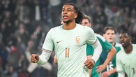 Olise rực sáng, che mờ cả Mbappe lẫn Dembele