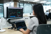 Chứng khoán 21-5: Lý do nào khiến nhà đầu tư bán tháo trong phiên 20-5?