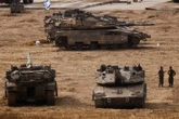 Israel mở đợt tấn công mới trên bộ, cho phép đưa lương thực vào Gaza