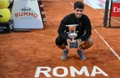 Alcaraz tự tin chinh phục Roland Garros sau khi chấm dứt chuỗi 26 trận bất bại của Sinner