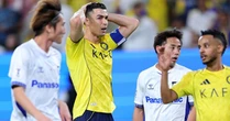 Ronaldo ngậm ngùi nhìn Chủ tịch VFF trao Cúp cho Gamba Osaka