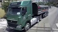 Xử phạt tài xế xe đầu kéo biển số TP.HCM tông gãy cần chắn đường sắt ở Khánh Hòa