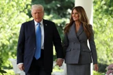 Ông Trump ký luật cấm đăng ảnh nóng 'trả thù tình'