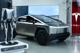 Từng được tỉ phú Musk khẳng định là 'tài sản tăng giá', xe Tesla giờ rớt giá không phanh