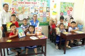 Vun bồi tình yêu sách cho bạn nhỏ Trường Sa