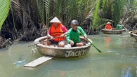Doanh nghiệp Hội An đưa du khách đi tour... vớt rác rừng dừa Bảy Mẫu