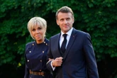 Ông Macron sẽ nộp bằng chứng khoa học chứng minh vợ mình không phải đàn ông