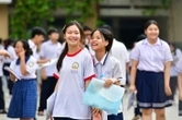 Thí sinh tươi rói sau giờ tiếng Anh, nhiều em tự tin lấy điểm 10