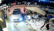 Tạm giữ 10 người vụ vây ô tô, tài xế chạy xe 'điên loạn'