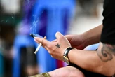 Giá thuốc lá rẻ, mỗi năm người Việt chi 49.000 tỉ đồng để 'mua bệnh vào người'