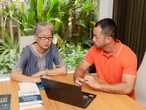 Người phụ nữ ngoài 70 vẫn mê dạy học