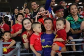 Cầu thủ, trợ lý, bác sĩ Việt khoe ảnh 'để đời' với Man United