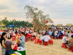 Hơn 18.000 người ra giữa cánh đồng thưởng thức ẩm thực làng quê
